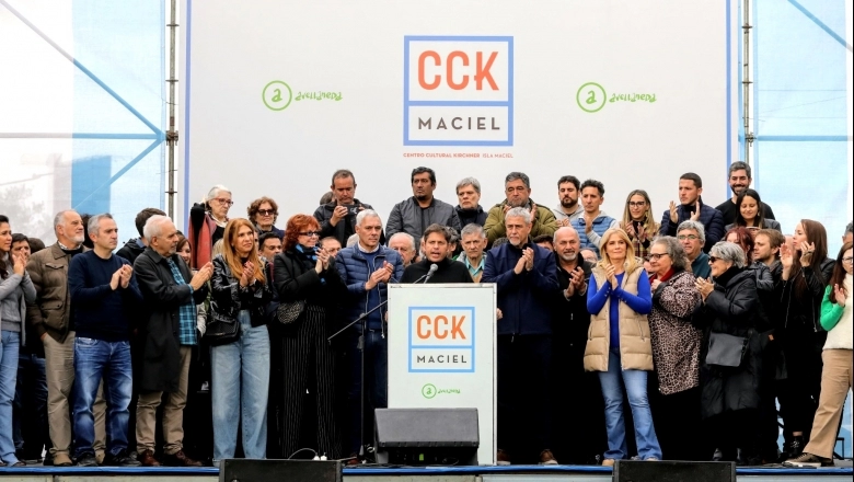 Rodeado de intendentes aliados, Kicillof inauguró un CCK, previo al acto de Cristina