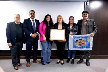 En Diputados: Luayza participó del reconocimiento a la organización “Las Caritas del Tuyú”