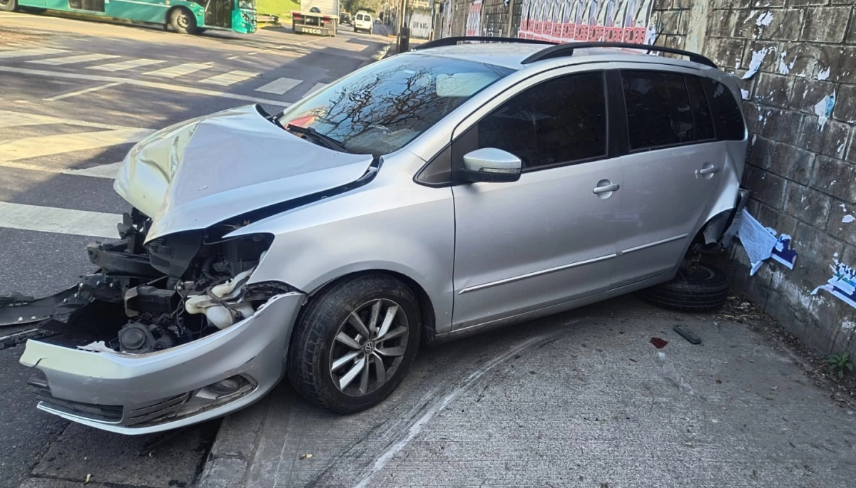 Escapaba en un auto robado y lo detuvieron luego de un violento choque en Villa Lugano