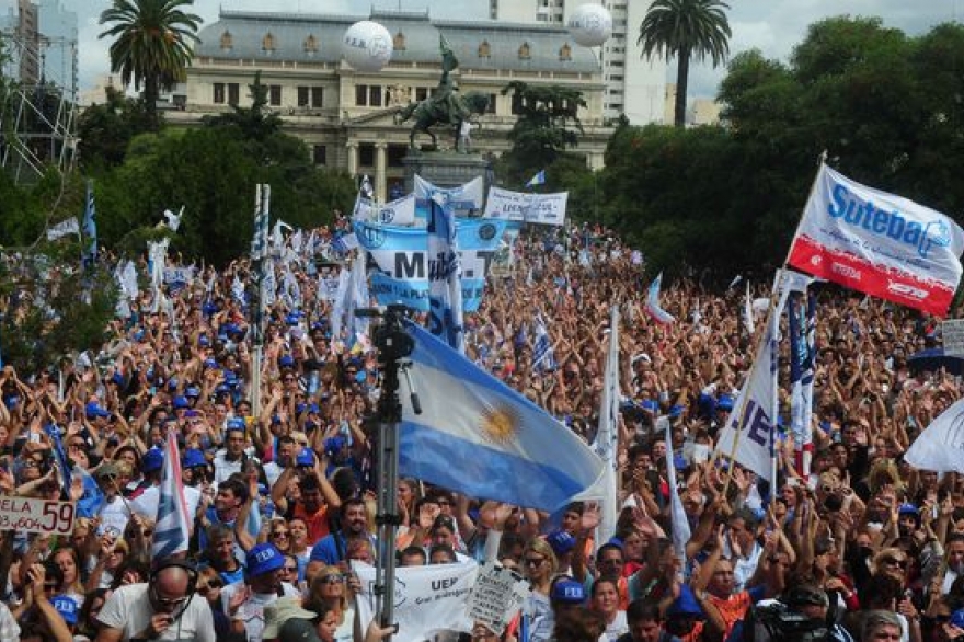 Gremios bonaerenses alistan masiva manifestación a Gobernación: docentes, estatales, médicos y judiciales