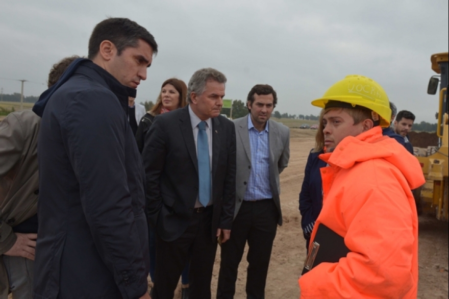 Mosca junto a intendente Gay recorrieron obras viales en Bahía Blanca y Pigüé