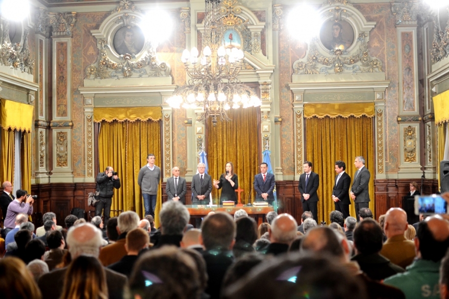 Con presencias estelares, Vidal tomó juramento a Scarsi en Salud y Sánchez Zinny en Educación