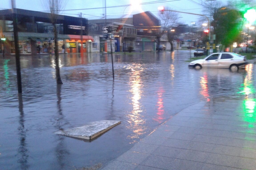 Temporal en Mar del Plata: clases suspendidas y calles inundadas tras una intensa lluvia