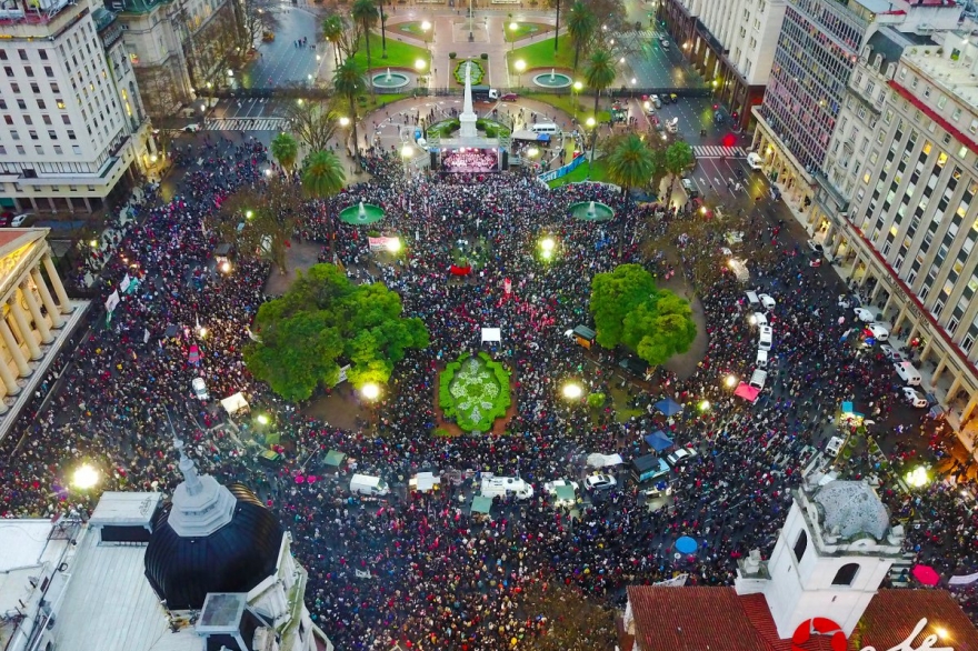 Miles de personas pidieron en Plaza de Mayo por la aparición de Santiago Maldonado