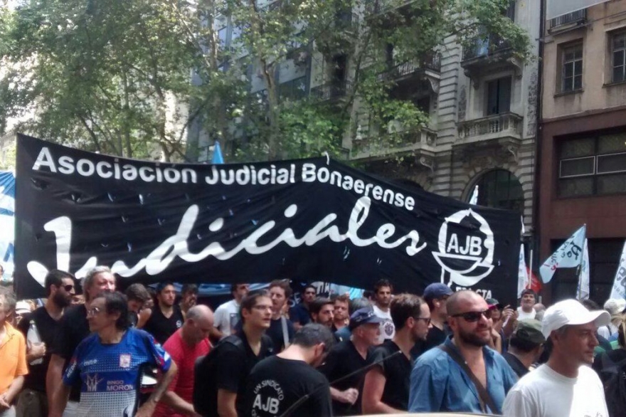 Conflicto sin fin: judiciales completan nueva jornada de paro y protestan frente a la Corte