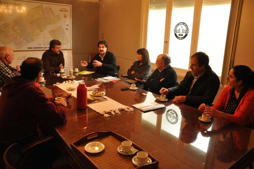 Sarquís visitó distritos inundados y analizó con productores de la región la situación hídrica