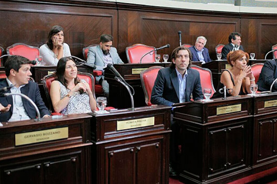 Senadores del FpV-PJ presentaron un proyecto alternativo a la ley de ART