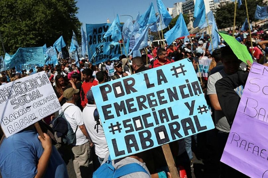 Organizaciones sociales profundizan su plan de lucha por ley de Emergencia Social