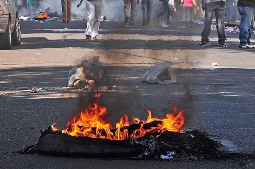 El Concejo Deliberante de La Plata prohibió la quema de neumáticos en protestas