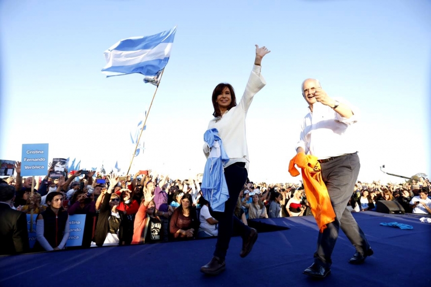 Cristina llevó su campaña a Florencia Varela y posicionó a Taiana como ficha ganadora
