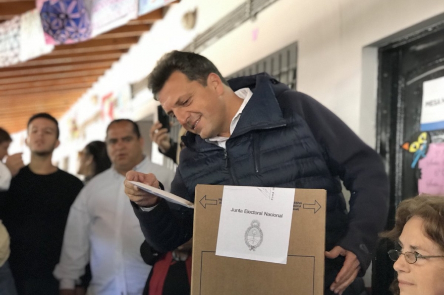 Massa votó y señaló la importancia de que “todo el mundo vote y deposite sus pedidos en la urna”