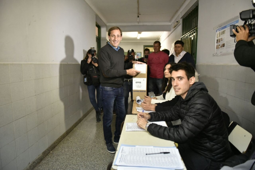 En La Plata, Garro fue a votar y aseguró que es una elección “tranquila y prolija”