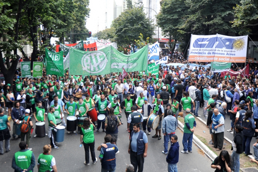 Desde ATE y CTA preparan una masiva movilización contra las "políticas de ajuste" del Gobierno