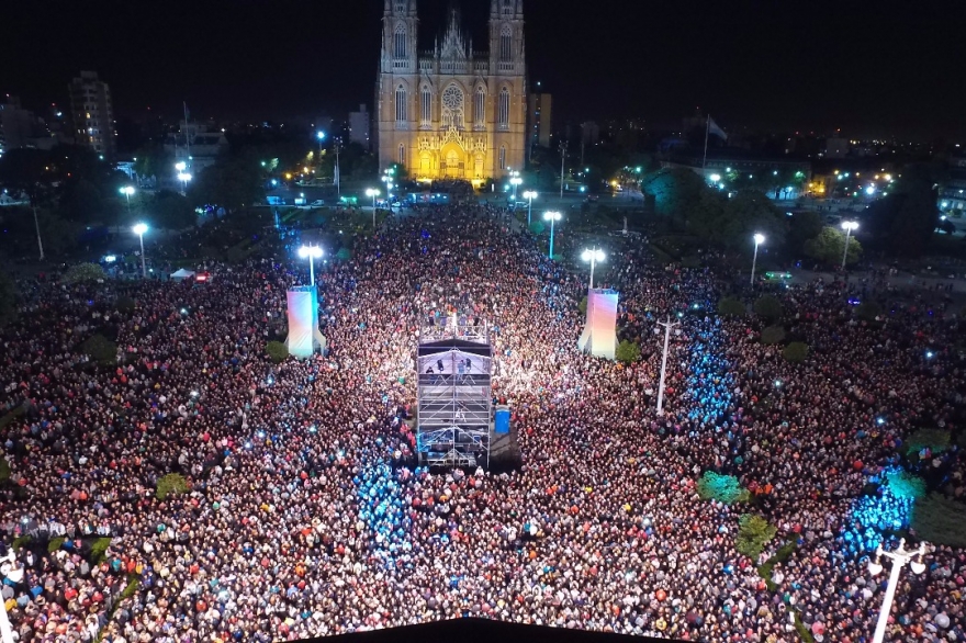 Más de 100 mil personas vibraron con un espectáculo único para celebrar los 135 años de La Plata