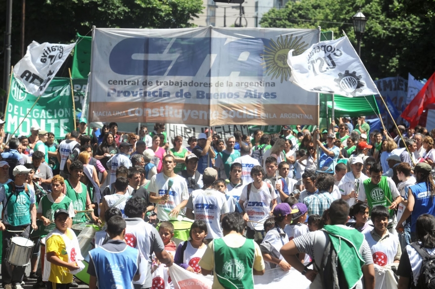 Gremios bonaerenses preparan movilización frente a Gobernación contra “el ajuste” del Gobierno