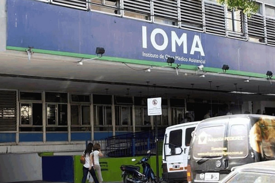 Con el carnet de papel sin vigencia, IOMA insiste en que sus afiliados retiren las nuevas credenciales
