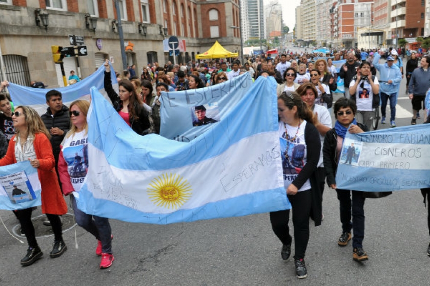 Familiares de tripulantes del ARA San Juan marcharon y pidieron la presencia de Macri