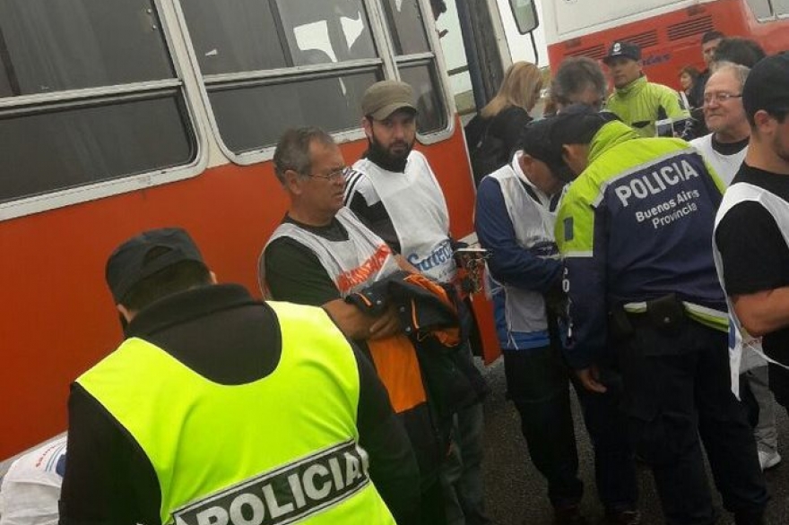 Docentes denunciaron que la Policía no permite a manifestantes llegar a la movilización