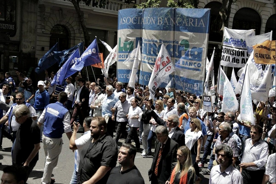 Ante reforma en Bapro, bancarios mantienen el paro y advierten que irán a buscar a los diputados