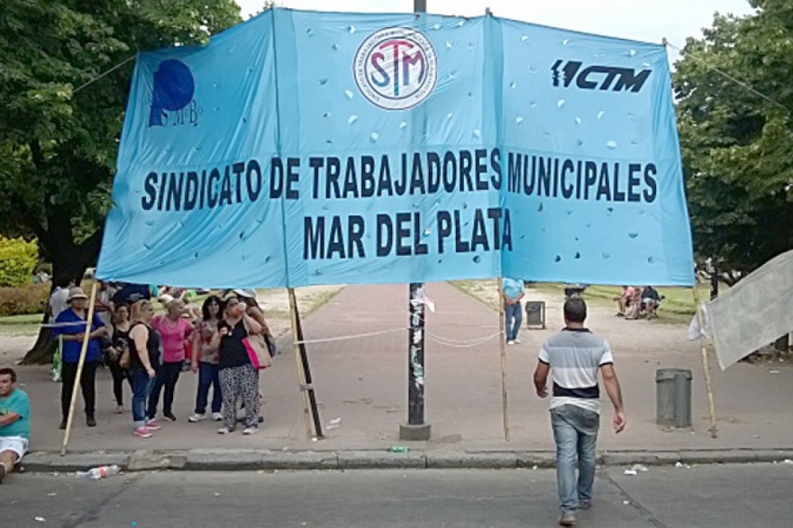 Nueva crisis en Mar del Plata: municipales se declaran en “alerta” ante posible ajuste salarial