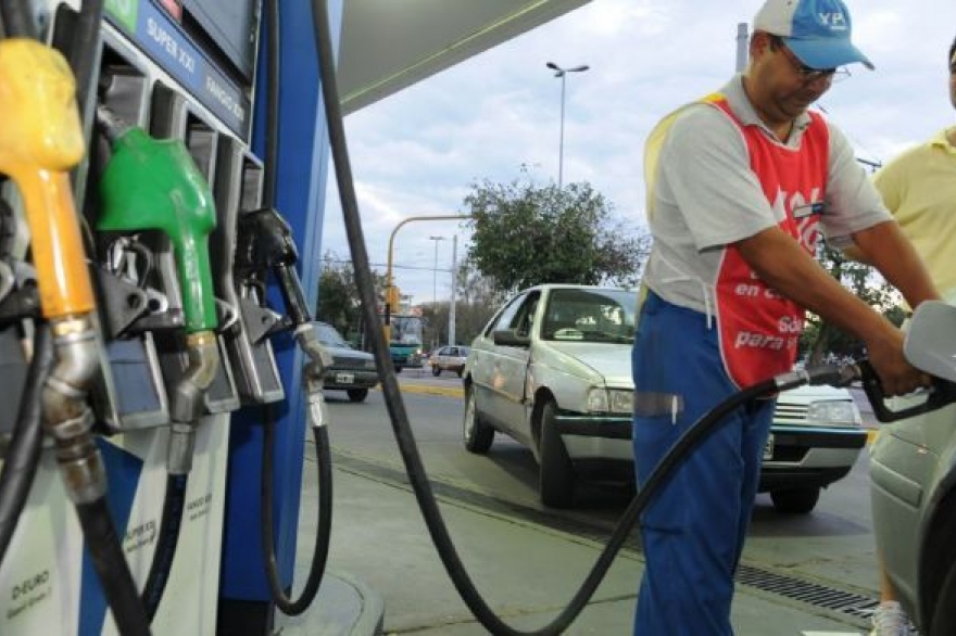 Nuevo aumento: YPF aplicó suba casi del 5 por ciento en todos los precios de sus combustibles