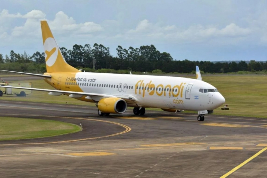 Fallida inauguración de aeropuerto de El Palomar: el vuelo de Flybondi aterrizó en Ezeiza por la lluvia