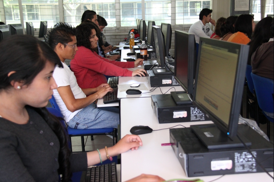 Desigualdad digital: la mitad de los chicos del Conurbano no tienen computadora ni internet