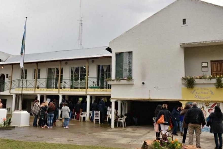 Tras la presión y las polémicas, Provincia no cerrará los colegios de la isla del Delta