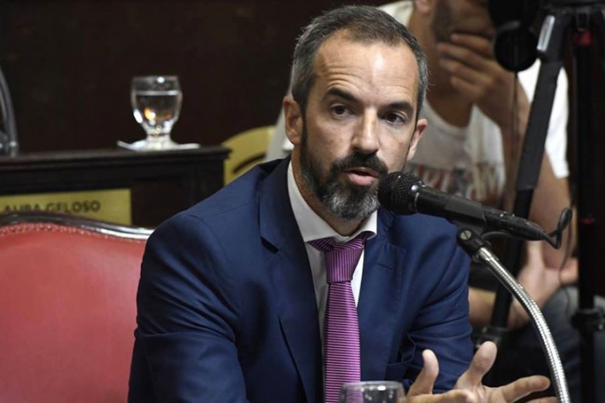 Senador de Cambiemos presento proyecto de ley para extender la licencia por paternidad