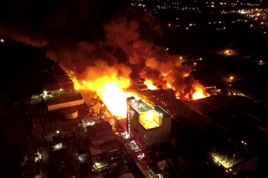 Incendio en la fábrica Mafissa de La Plata: vecinos tuvieron que evacuar la zona de riesgo