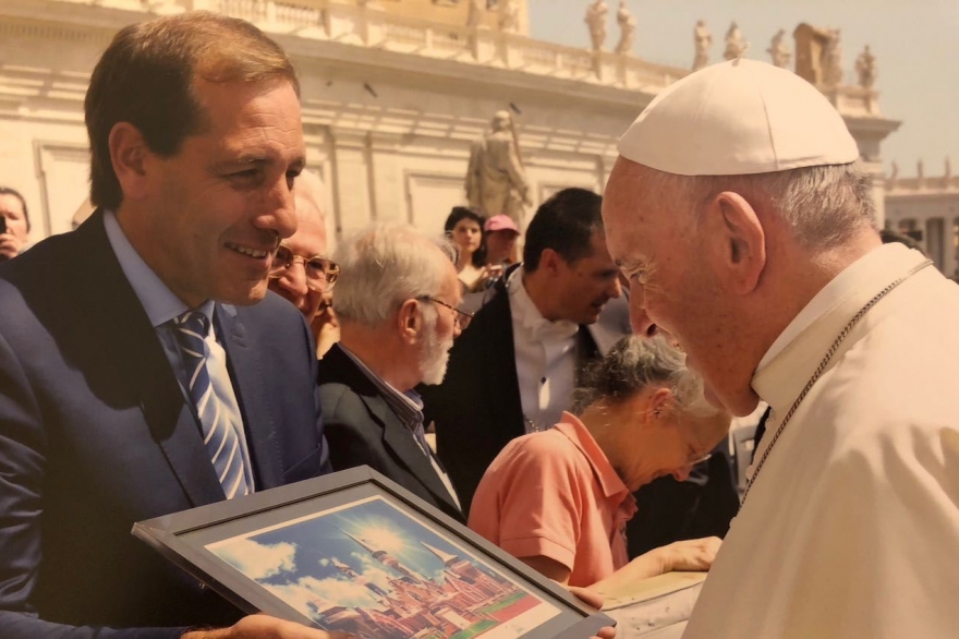 Garro visitó al Papa Francisco y dialogaron sobre una posible Embajada de la Paz en América