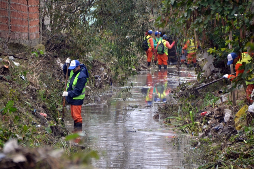 El Municipio de La Plata y Provincia extienden los trabajos de limpieza y mantenimiento en arroyos