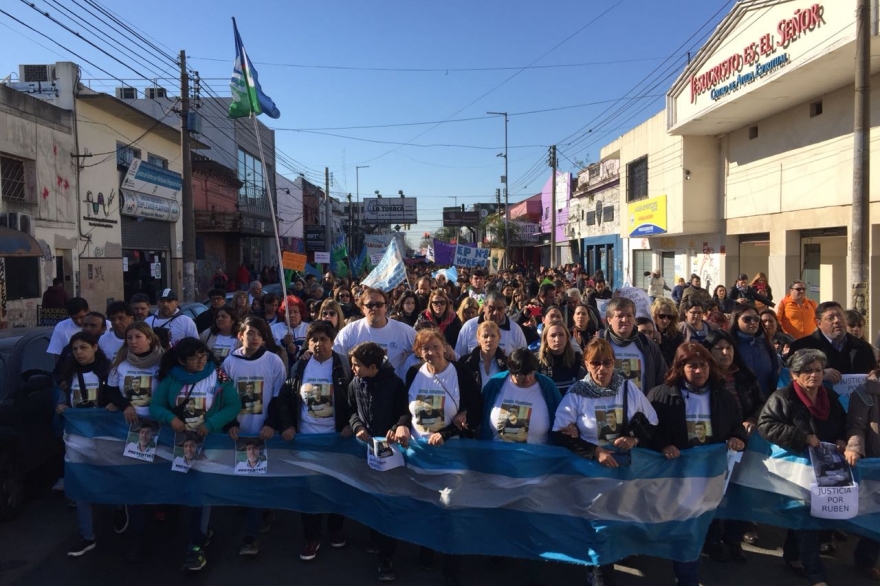 Vecinos volvieron a movilizarse en Moreno y sigue la guardia frente al Consejo Escolar