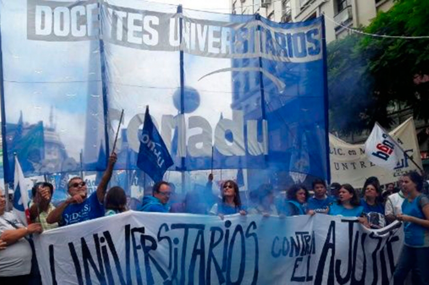 Docentes universitarios continúan medidas de fuerza y evalúan extender días de paro