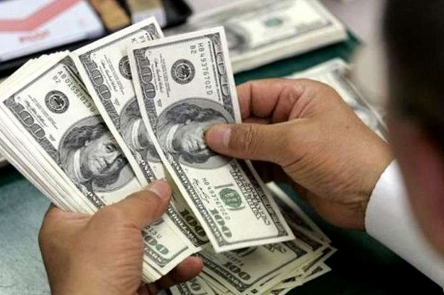 Se acabó la tregua cambiaria: el dólar volvió a registrar una fuerte suba y rozó los 30 pesos
