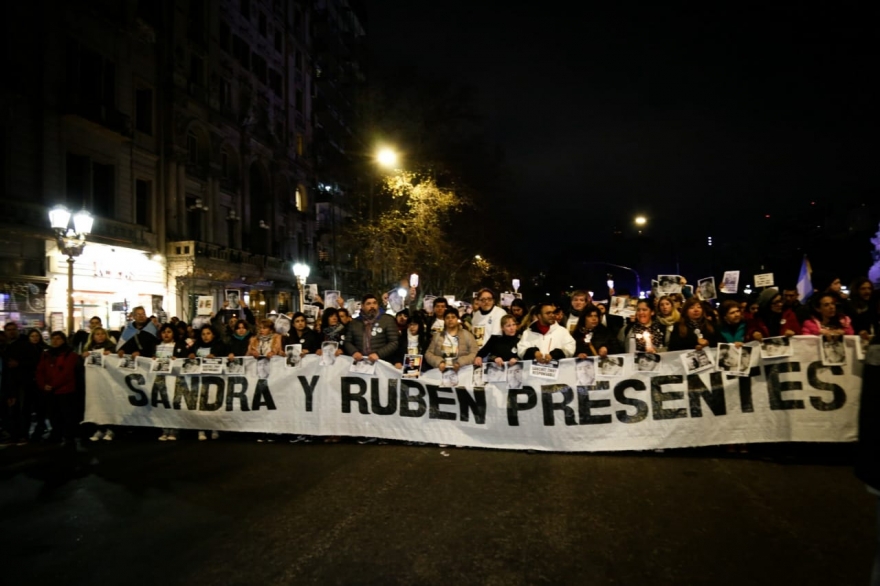 Docentes realizaron “marcha del silencio” por las víctimas fatales de la explosión en Moreno