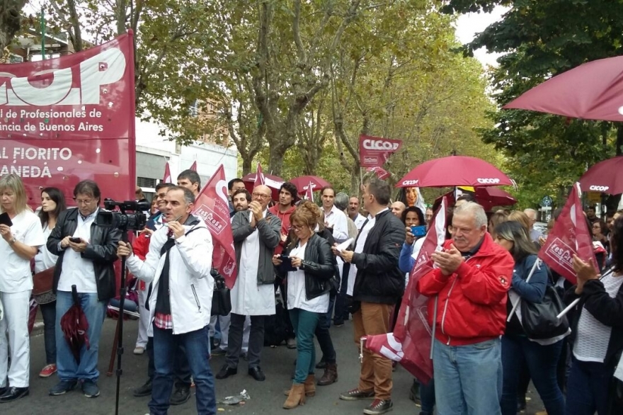 Profesionales de la salud reclaman llamado a paritarias y analizan retomar medidas de fuerza