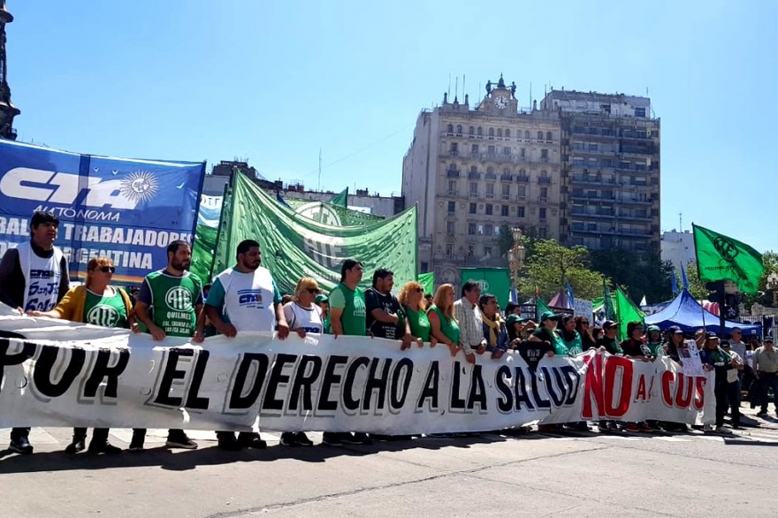 Masiva marcha contra el “ajuste” de la Salud Pública: denuncian recortes de presupuesto