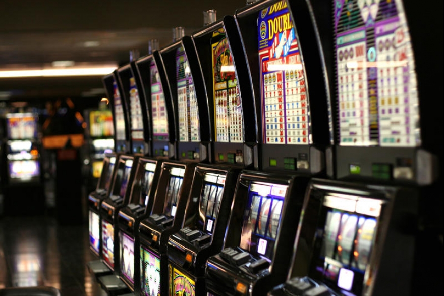 Medidas anti ludopatía: avanza proyecto para prohibir cajeros automáticos en Salas de Juegos