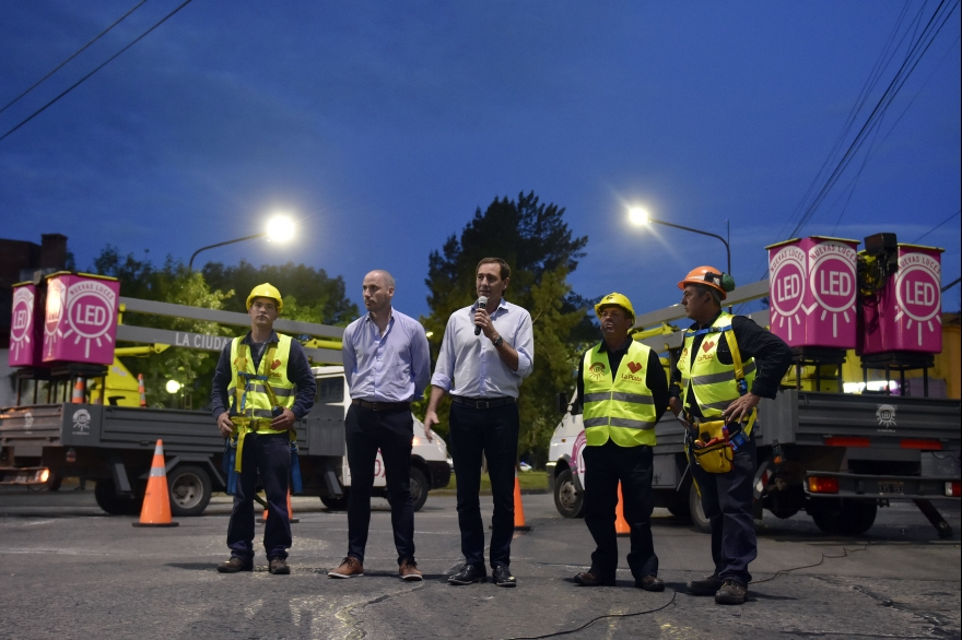 Garro presentó megaplan de iluminación para La Plata: se colocarán 14 mil luces LED