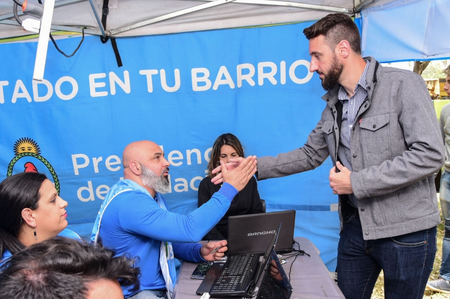 Con palos para Secco, senador de Cambiemos recorrió el “Estado en tu Barrio” en Ensenada