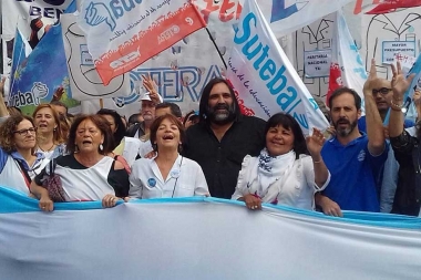 Docentes bonaerenses realizan un "banderazo" en defensa de la educación pública