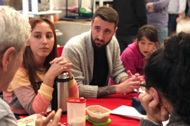 Senador bonaerense visitó espacios para jóvenes en un barrio de la localidad de Ezeiza