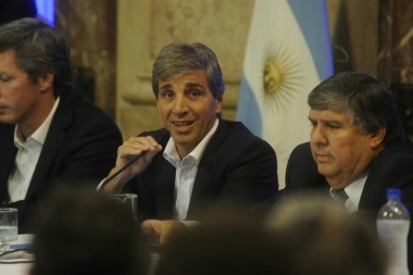 Escándalo en el Congreso: el papelito a Cerruti y Caputo que se fue en medio de cuestionamientos