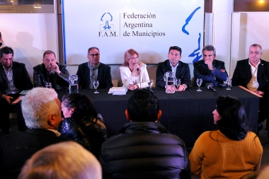 Desde la FAM, Magario pidió audiencia con Macri para pedirle que no elimine el “Fondo Sojero”