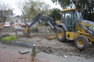 Cascallares destacó avance de obras de conservación del adoquinado histórico en Brown