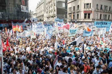 Gremios y sindicatos preparan movilización contra la Reforma Laboral que impulsa el Gobierno