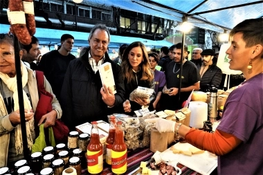 Scioli recorrió la Expo Feria de la Economía Popular junto al “Chino” Navarro y Tolosa Paz