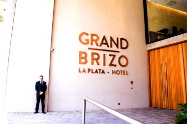 Motochorros protagonizaron un atrevido asalto al Hotel Grand Brizo de La Plata