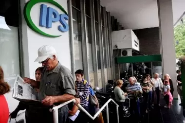 El jueves comienzan a cobrar haberes de abril jubilados y pensionados del IPS